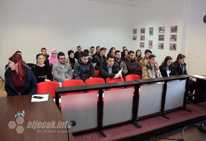 Detalj sa sjednice Skupštine - Mostar: Izabrano novo rukovodstvo Skupštine Unije studenata